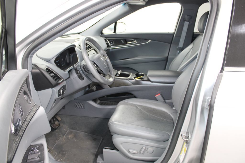 Used 2019 Lincoln Nautilus Reserve FWD image 19
