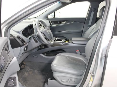 Used 2019 Lincoln Nautilus Reserve FWD image 19