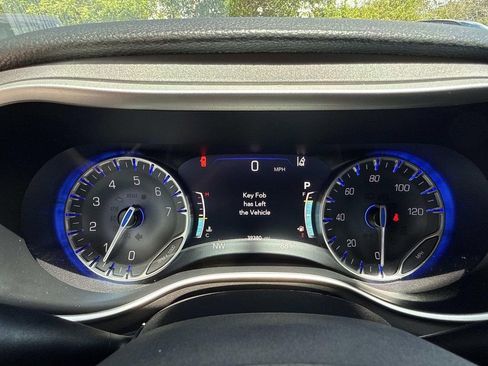 Used 2023 Chrysler Pacifica Touring-L w/ Uconnect Theater Family Group FWD image 36