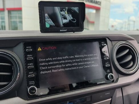 Used 2021 Toyota Tacoma TRD Off-Road w/ Technology Package AWD/4WD image 11