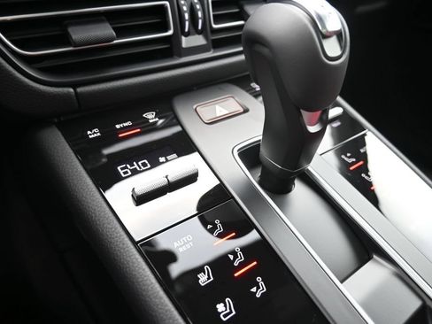 New 2026 Porsche Macan AWD/4WD image 18