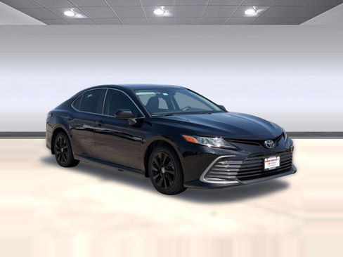 Used 2022 Toyota Camry LE FWD image 7