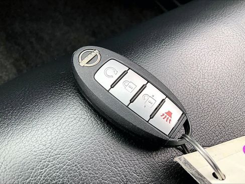 Used 2023 Nissan Frontier SV w/ SV Premium Package image 14