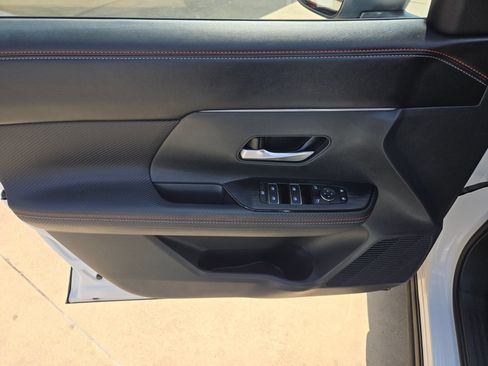 Certified 2025 Nissan Kicks SR FWD image 11