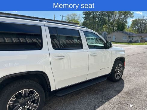 Used 2024 Jeep Wagoneer L Series II w/ Flexible Seating Group image 8