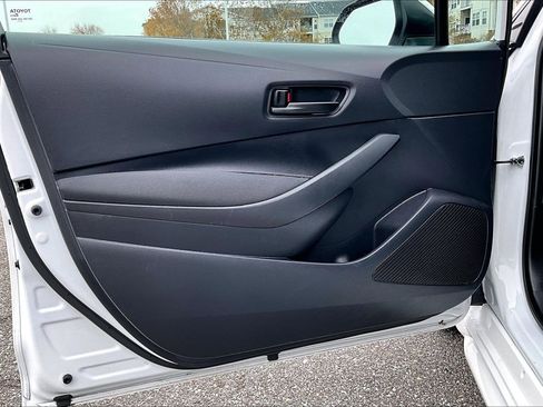 Used 2025 Toyota Corolla LE image 21