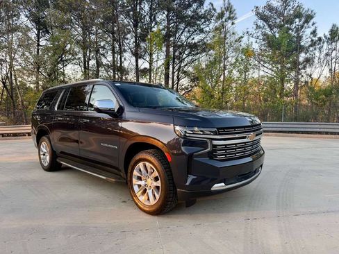 Used 2023 Chevrolet Suburban Premier image 1