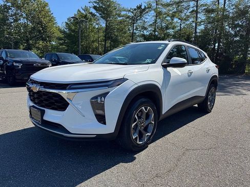 Certified 2024 Chevrolet Trax LT w/ Driver Confidence Package FWD image 3