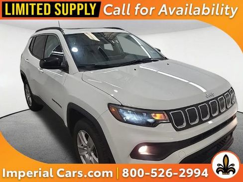 Used 2022 Jeep Compass Latitude w/ Sun and Sound Group AWD/4WD image 1