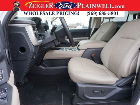 Used 2024 Ford Expedition XLT image 19