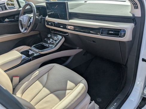 Certified 2022 Lincoln Nautilus Reserve image 16