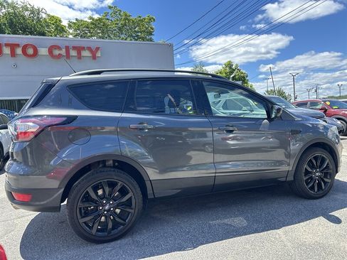 Used 2018 Ford Escape SE w/ SE Sport Appearance Package AWD/4WD image 4