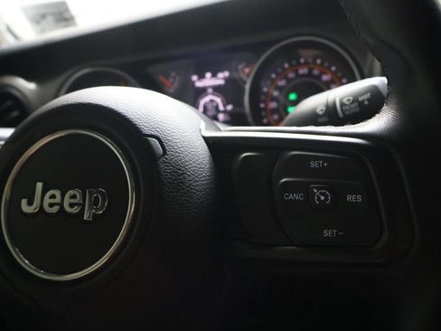 Used 2022 Jeep Gladiator Sport AWD/4WD image 23