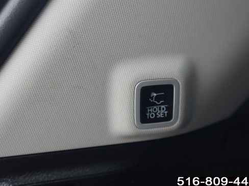 Used 2024 Jeep Grand Cherokee Limited w/ Black Appearance Package image 37