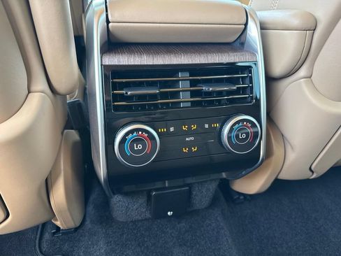 Certified 2024 Land Rover Range Rover SE AWD/4WD image 10