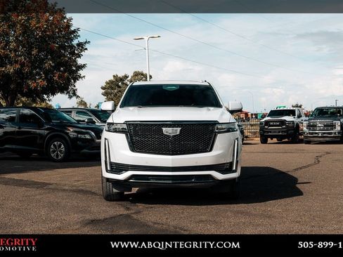 Used 2024 Cadillac Escalade Sport Platinum AWD/4WD image 2