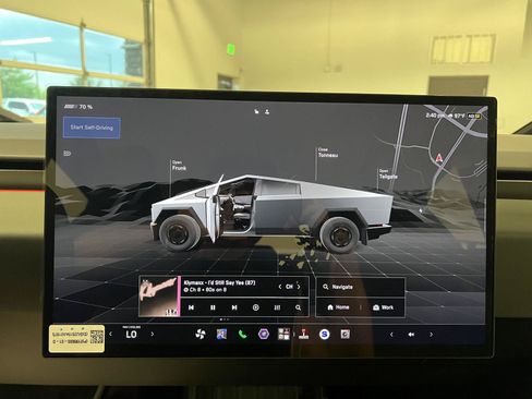 Used 2026 Tesla Cybertruck AWD Crew Cab image 18