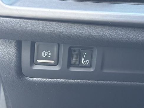 Used 2025 Cadillac XT4 Premium Luxury image 35