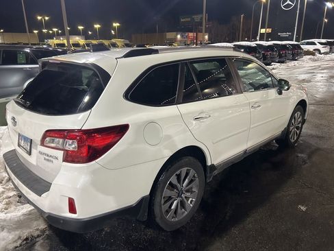 Used 2017 Subaru Outback 3.6R Touring image 5