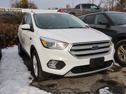 Used 2019 Ford Escape SE image 1