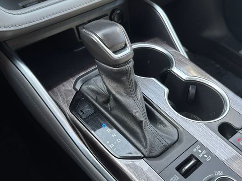 Used 2021 Toyota Highlander Limited image 30