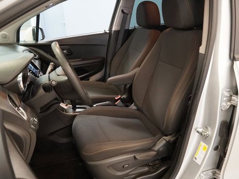 Used 2021 Chevrolet Trax LS w/ Tint and Cruise Package image 6