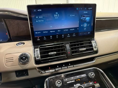 Used 2022 Lincoln Navigator Reserve image 17