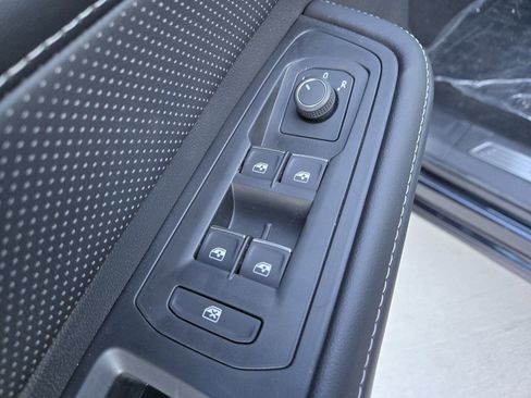 Used 2025 Volkswagen Atlas SEL image 23