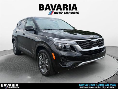 Used 2023 Kia Seltos LX AWD/4WD image 7