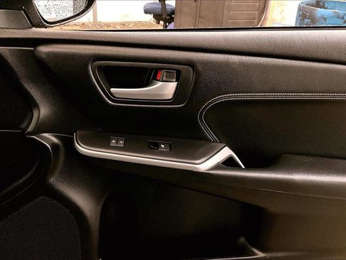 Used 2015 Toyota Camry XLE w/ Moonroof Package image 24