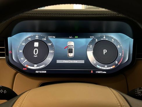 Used 2025 Land Rover Range Rover Long Wheelbase SE image 28