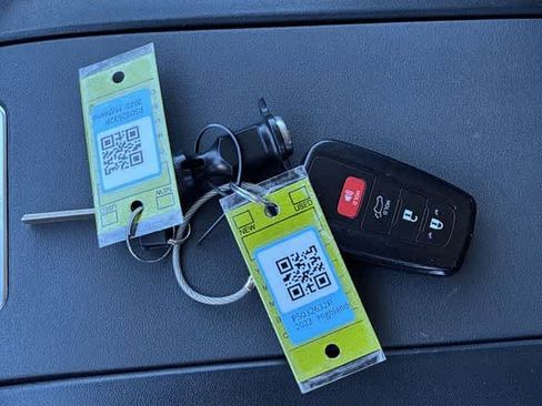 Used 2023 Toyota Highlander XLE image 38