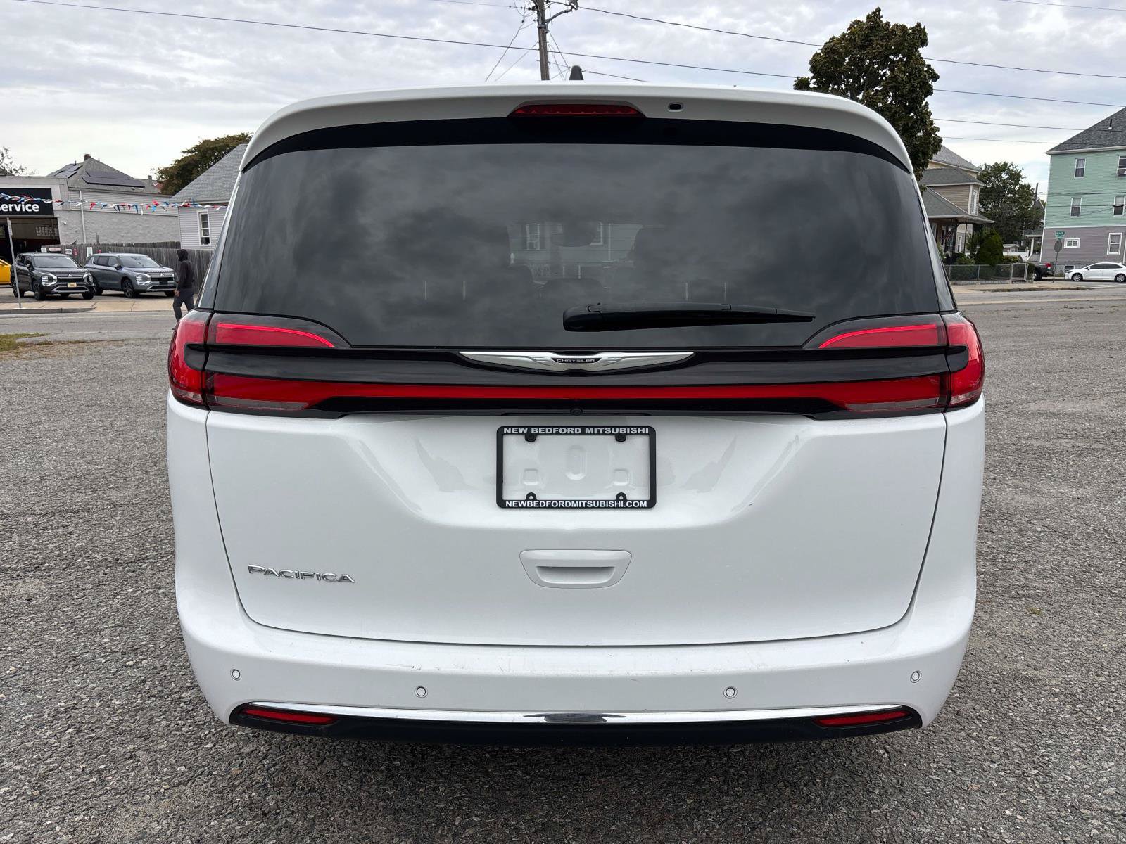 Used 2024 Chrysler Pacifica Touring-L FWD image 6
