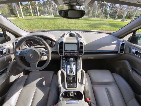Used 2014 Porsche Cayenne AWD/4WD image 6