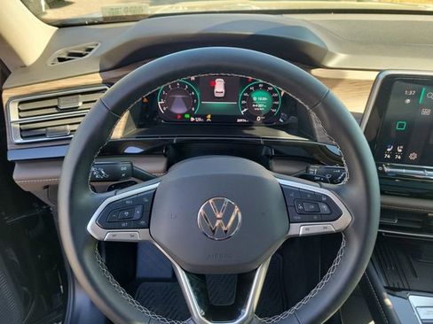 Used 2025 Volkswagen Atlas SEL image 25