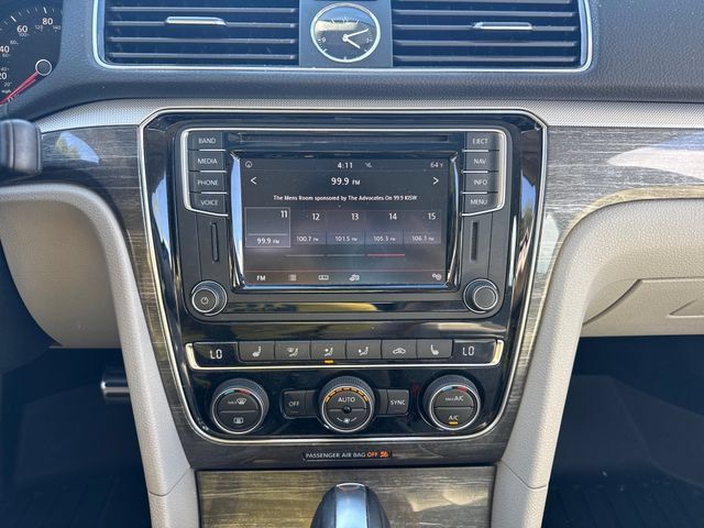 Used 2017 Volkswagen Passat 1.8T SEL Premium FWD image 20