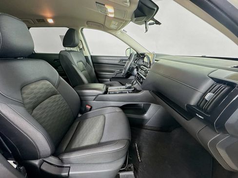 Used 2024 Nissan Pathfinder SV FWD image 37