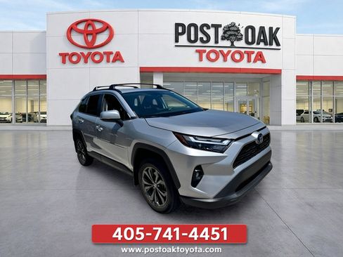 Used 2023 Toyota RAV4 XLE Premium AWD/4WD image 2