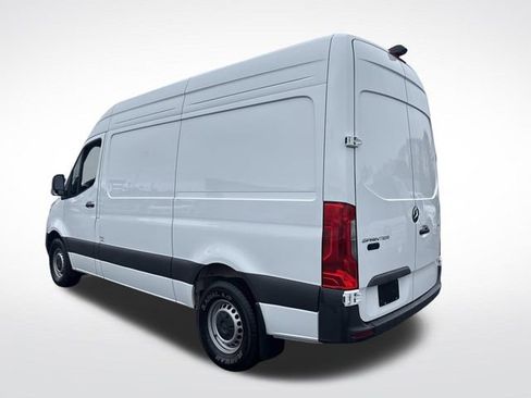 Used 2025 Mercedes-Benz Sprinter 2500 image 3
