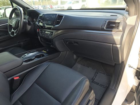Used 2024 Honda Passport EX-L image 11