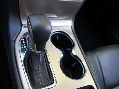 Used 2017 Jeep Grand Cherokee Limited image 31