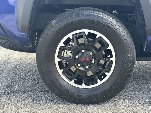 Used 2025 Toyota Tacoma TRD Off-Road w/ TRD Off Road Premium Package image 18