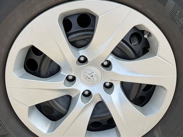 Used 2021 Toyota RAV4 LE FWD image 19