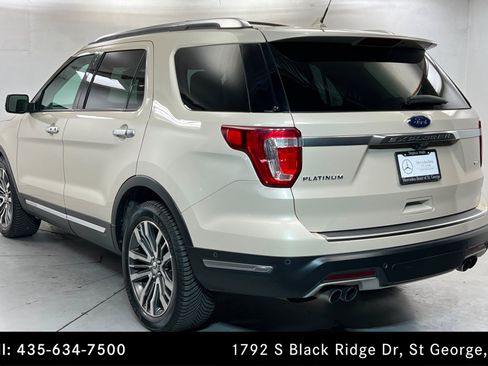 Used 2018 Ford Explorer Platinum AWD/4WD image 3