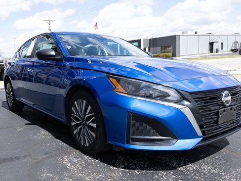 Used 2025 Nissan Altima 2.5 SV FWD image 7