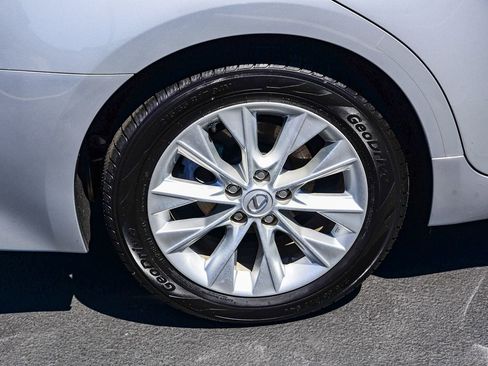 Used 2014 Lexus ES 300h w/ Luxury Package w/Bamboo Trim FWD image 9