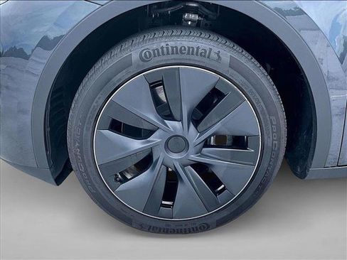 Used 2025 Tesla Model Y Long Range RWD image 10