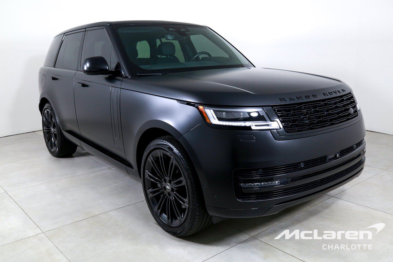 Used 2024 Land Rover Range Rover SE AWD/4WD image 3