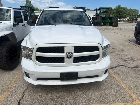Used 2017 RAM 1500 Express AWD/4WD image 2