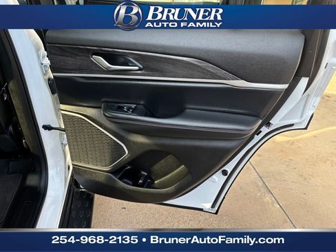 Used 2022 Jeep Grand Cherokee Limited image 17